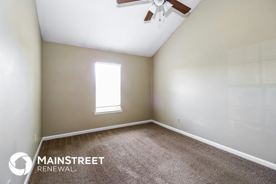 Building Photo - 7046 Foxhall Dr