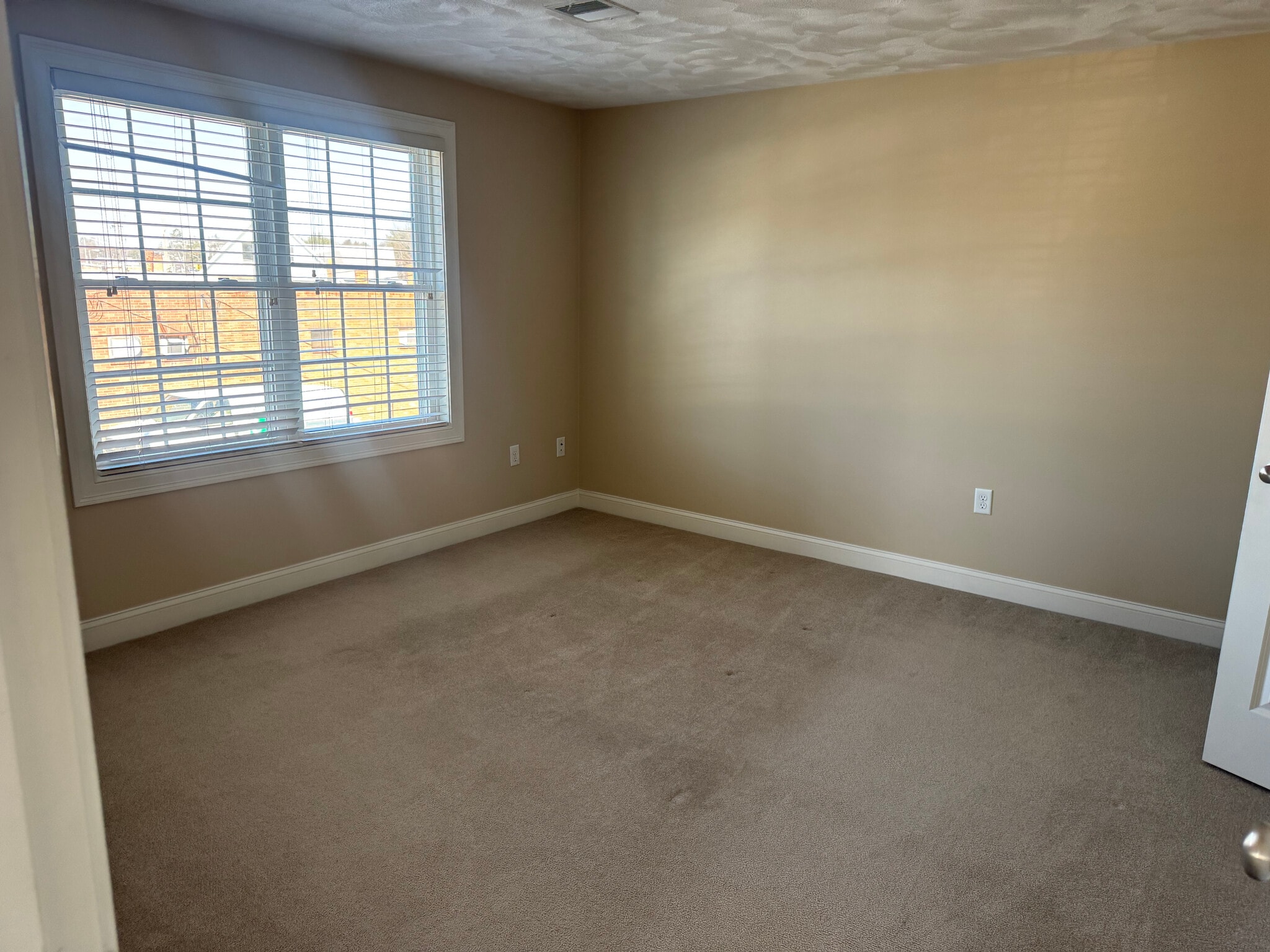 Building Photo - 1 Church St