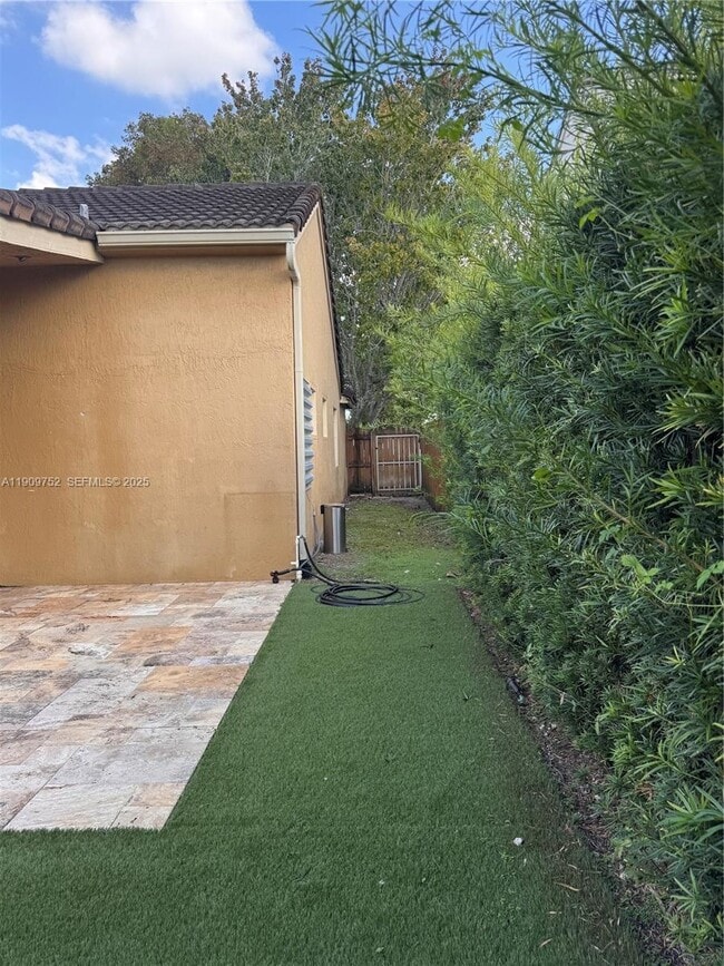 Building Photo - 17910 SW 137th Ct