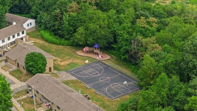 Building Photo - AVAILABLE NOW! 4-Bedroom Townhouse in Scenic Hills Homes - Midland, PA