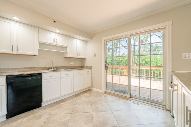 Building Photo - 21W458 Buckingham Rd