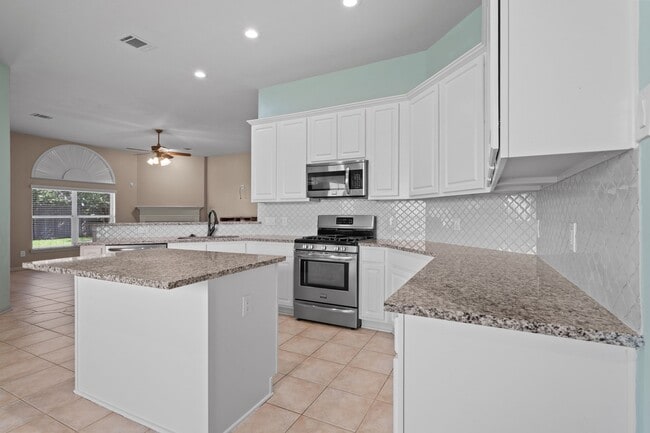 Building Photo - 530 Lockland Ln