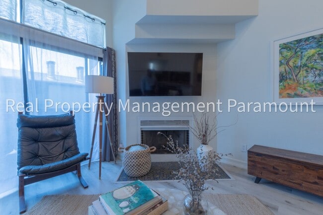 Building Photo - Spectacular 2 Bedroom, 2 Bath Condo with L...