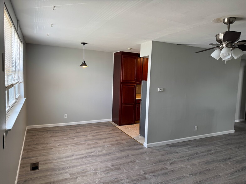 Building Photo - 10020 Jeanes St