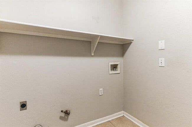 Building Photo - 313 Caladium Dr