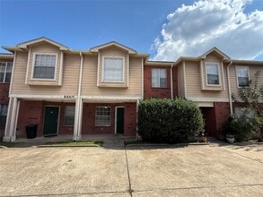 Building Photo - 10007 Emerald Creek Dr