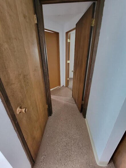 Building Photo - 9917 N Waikiki Rd