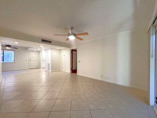 Building Photo - AVAILABLE NOW! 2 Bed 2 Bath Condo in Palm ...