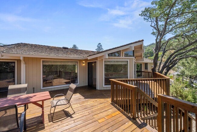 Building Photo - 7175 Red Holly Ct