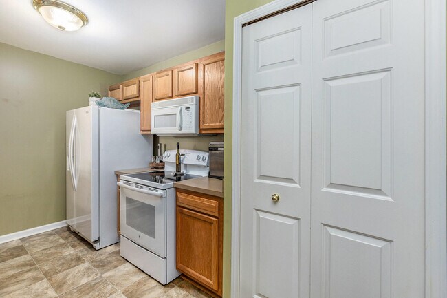 Building Photo - 4191 Cornerstone Dr