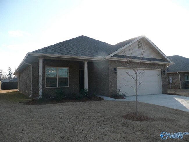 Primary Photo - 137 Pembridge Ln