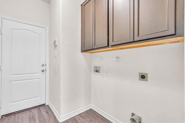 Building Photo - 3894 Bentwood Way