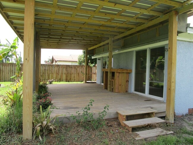 Building Photo - 3020 Selma Ave