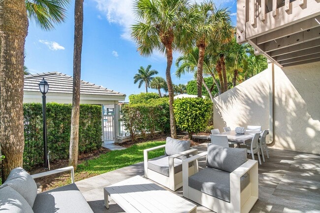 Building Photo - 2717 N Ocean Blvd