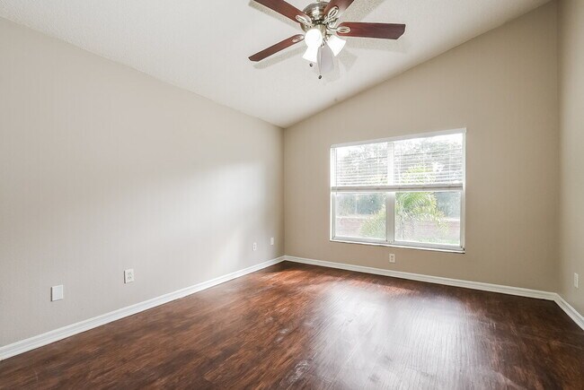 Building Photo - 948 Delfino Pl