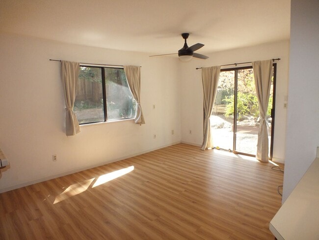 Building Photo - Folsom Willow Creek 3/2.5 $2795