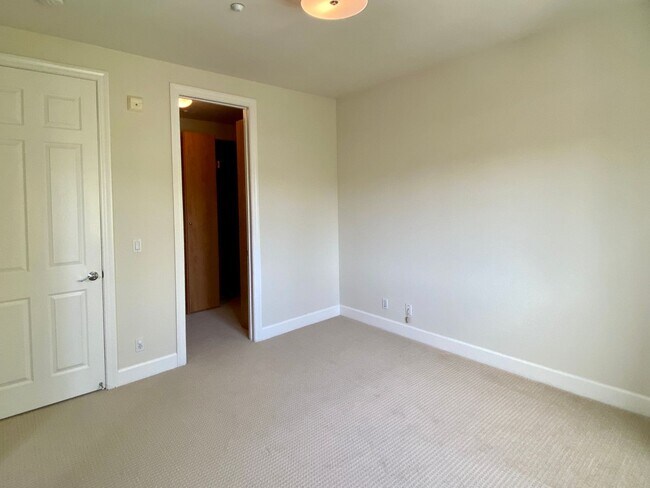 Building Photo - Beautiful 3 Bedroom 2.5 Bath Sunnyvale Vil...