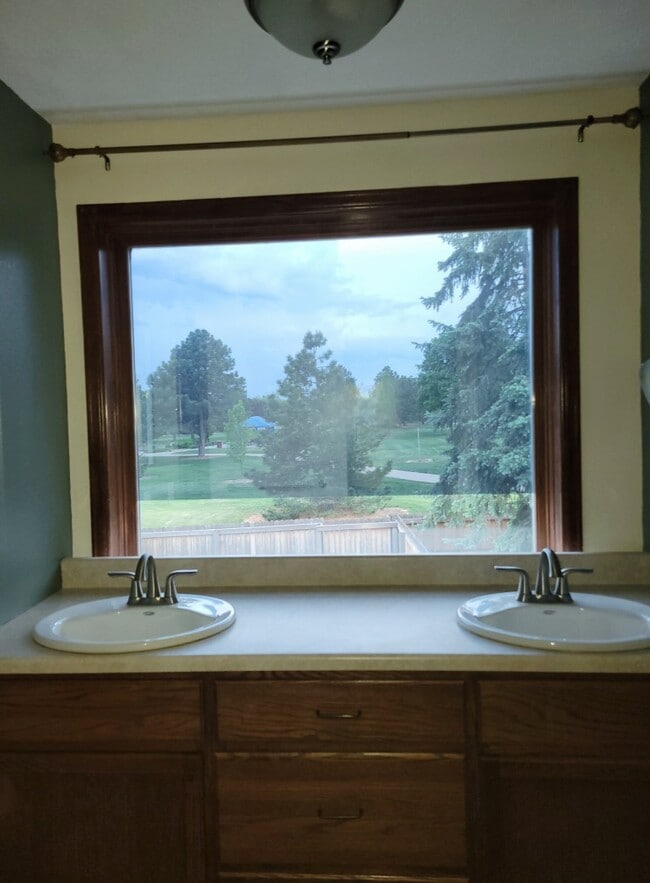 Sinks with view of Tennyson Park - 6290 Wolff St