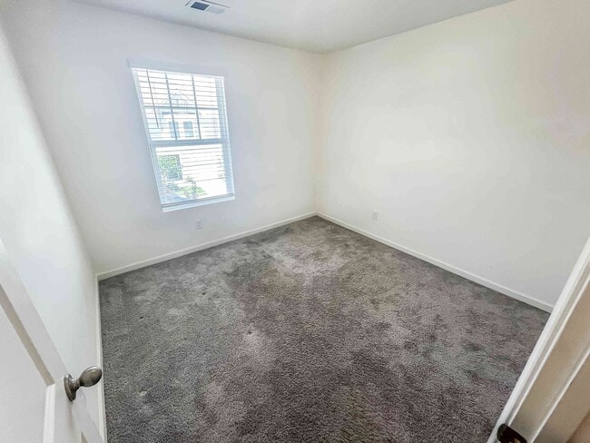 Building Photo - Cartersville Townhome - 3BR/2.5BA
