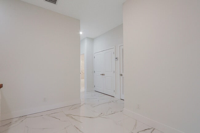 Building Photo - 400 Bella Sol Way