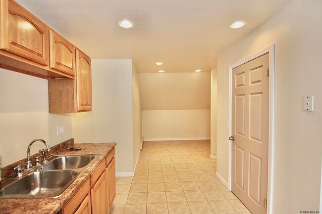 Building Photo - 7988 Mariaville Rd