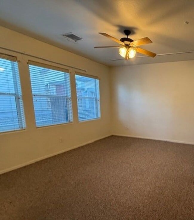 Building Photo - Reduced!!!  Beautiful 2-bedroom 2 Bath with Den in Mountain Gate Contact Property Pros