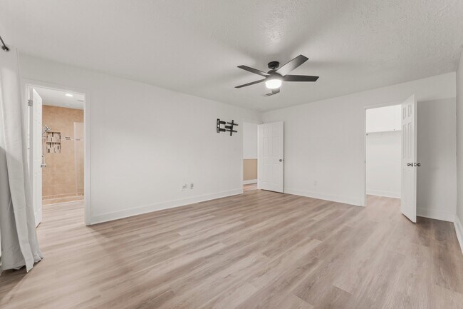 Building Photo - 5542 Ashgate Dr