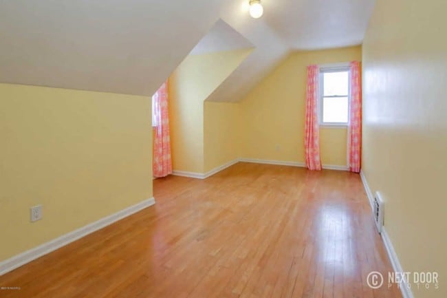 Building Photo - 1319 Diamond Ave NE