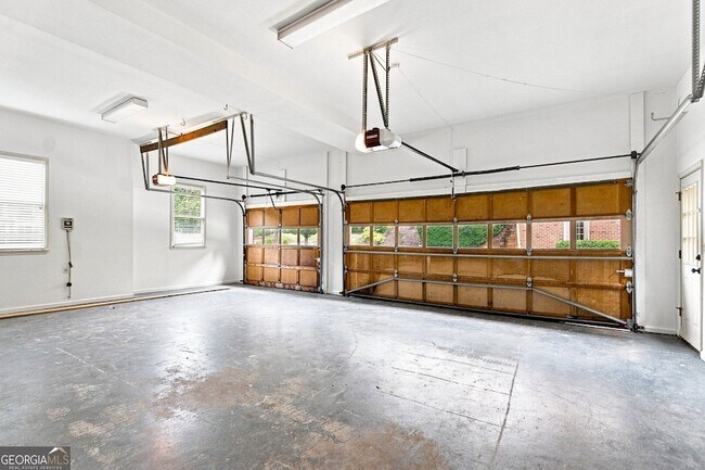 Building Photo - 5170 Deerlake Dr