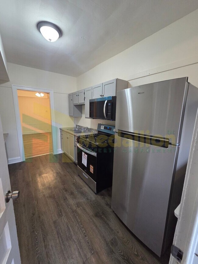 Building Photo - Beautifully Updated 2-Bedroom Apartment – ...