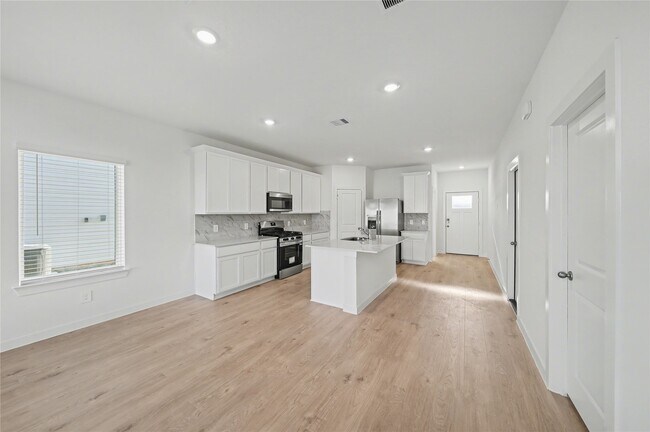 Building Photo - 4307 Camden Lakes St