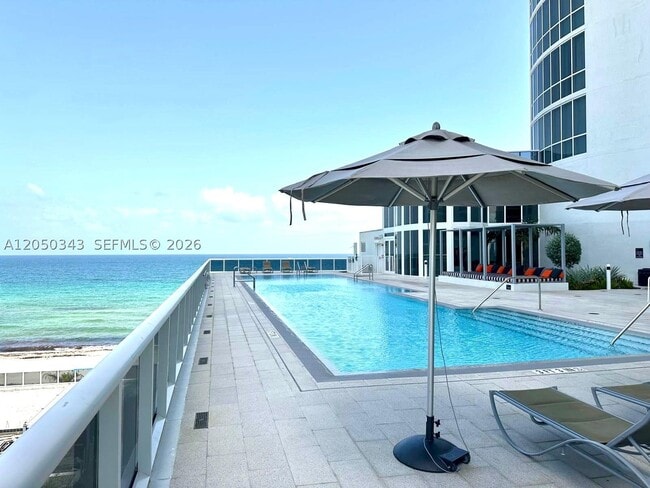Building Photo - 15901 Collins Ave