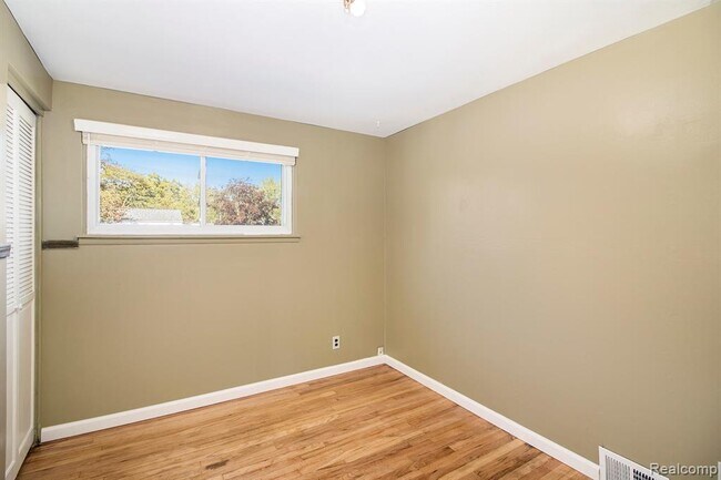 Building Photo - 2240 Camel Dr
