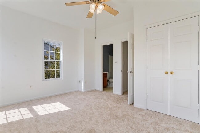 Building Photo - 1310 Hampshire Dr