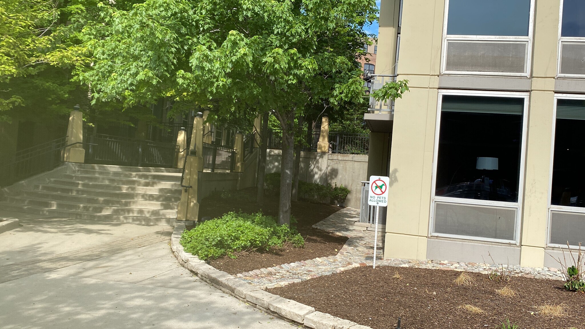 Courtyard - 700 N Larrabee St