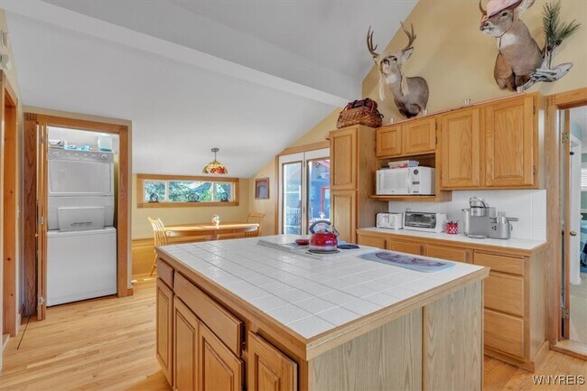 Building Photo - 29 Monroe St