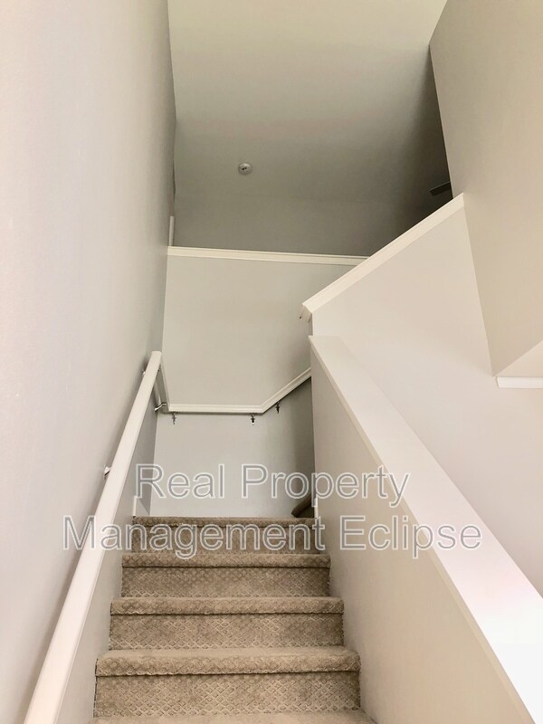 Building Photo - 23120 NE 8th Pl