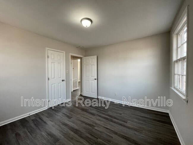 Building Photo - 109 W Trinity Ln