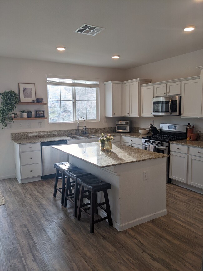 Building Photo - 237 Willows Quest Dr