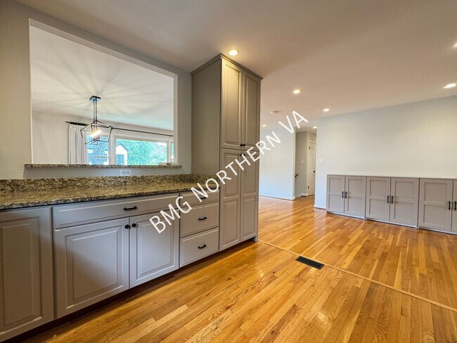 Building Photo - 1109 Hillcrest Dr SW