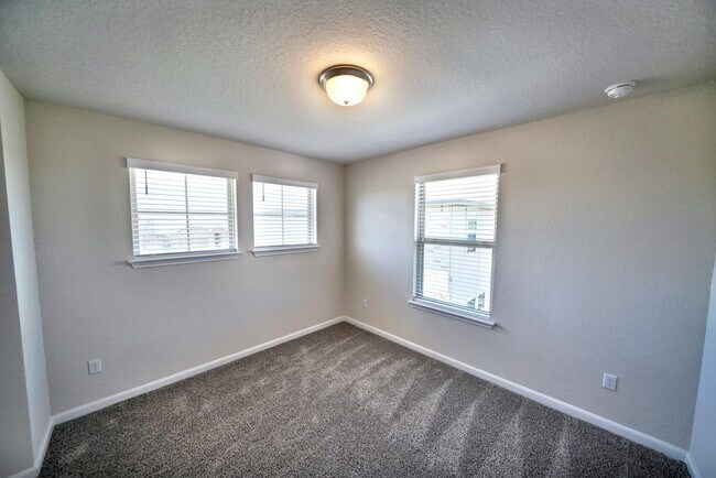 Building Photo - Beautiful Home Now Available in Orchard Pa...