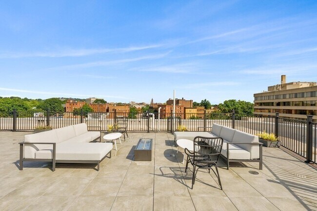 Building Photo - 67 Walnut Pl