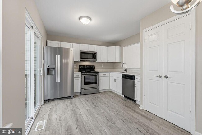 Building Photo - 3365 Cheverly Ct