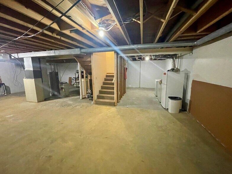 Building Photo - 313 Woodmar Hts