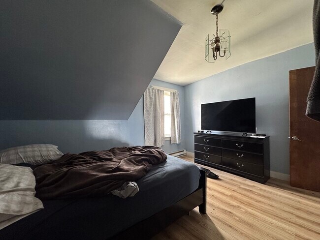 Building Photo - 631 Walnut St