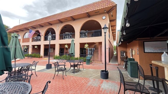 Building Photo - 650 Tennis Club Dr