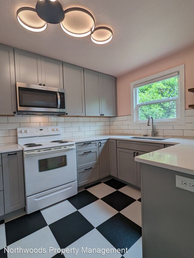 Building Photo - 2 br, 1 bath House - 1675 Washington St