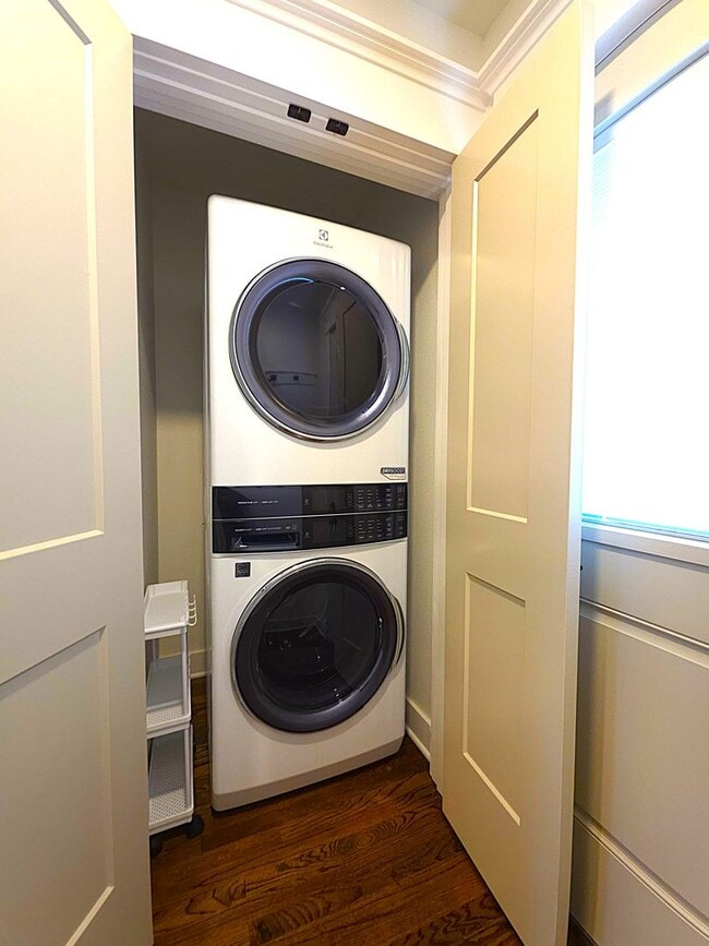 Building Photo - Lease this fully remodeled sanctuary – where modern luxury meets timeless East Texas charm!