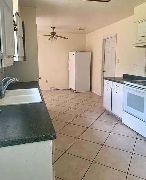 Building Photo - 11435 Newbrook Dr