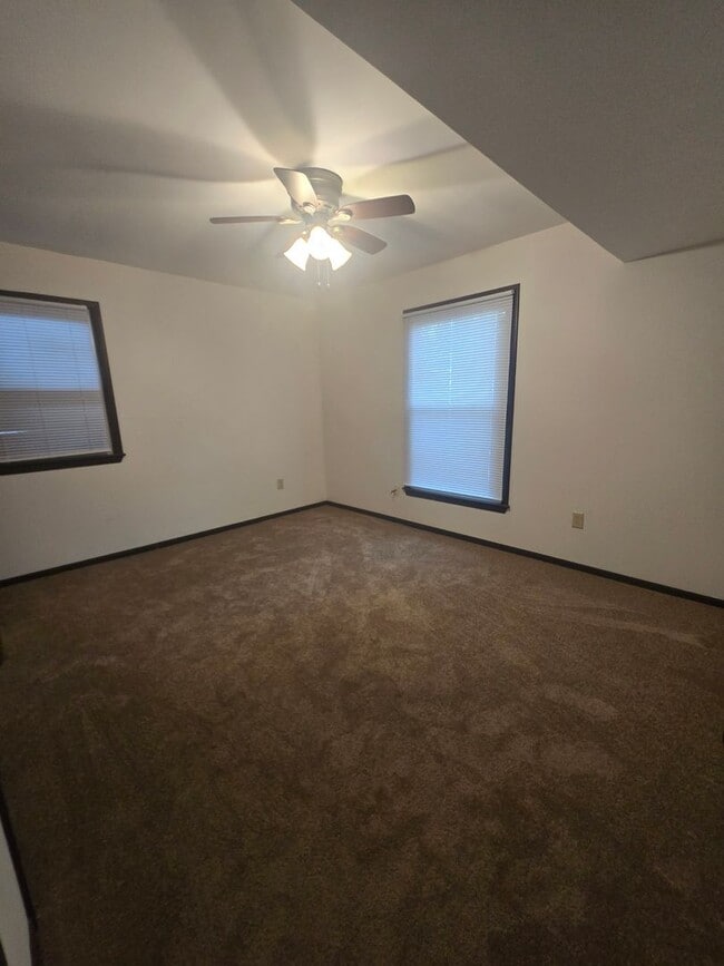 Building Photo - 109 Sieville Ave